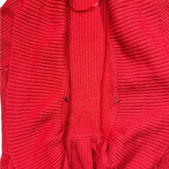 Cable & Gauge Cherry Red Thick Knit Ruffle Sweater sz M - Picture 5 of 14